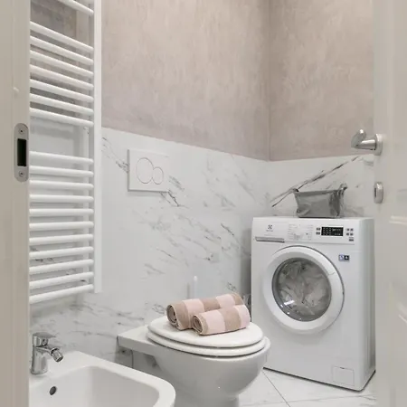 In Piazza Colombo A 300mt Dal Mare *