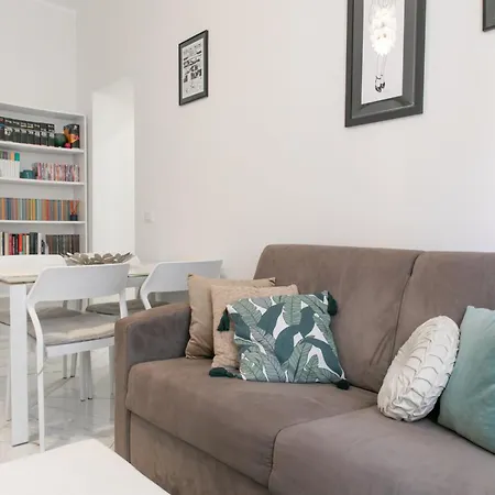 Apartamento In Piazza Colombo A 300mt Dal Mare *