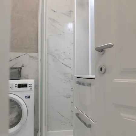 In Piazza Colombo A 300mt Dal Mare