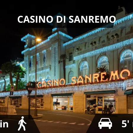 In Piazza Colombo A 300mt Dal Mare アパート サンレモ