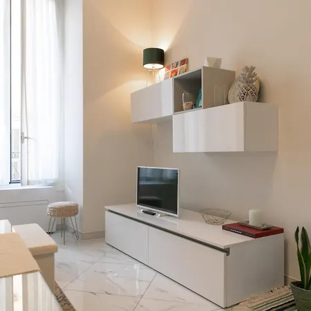 In Piazza Colombo A 300mt Dal Mare *