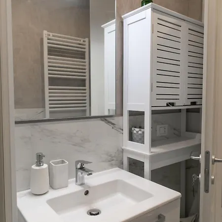 In Piazza Colombo A 300mt Dal Mare *