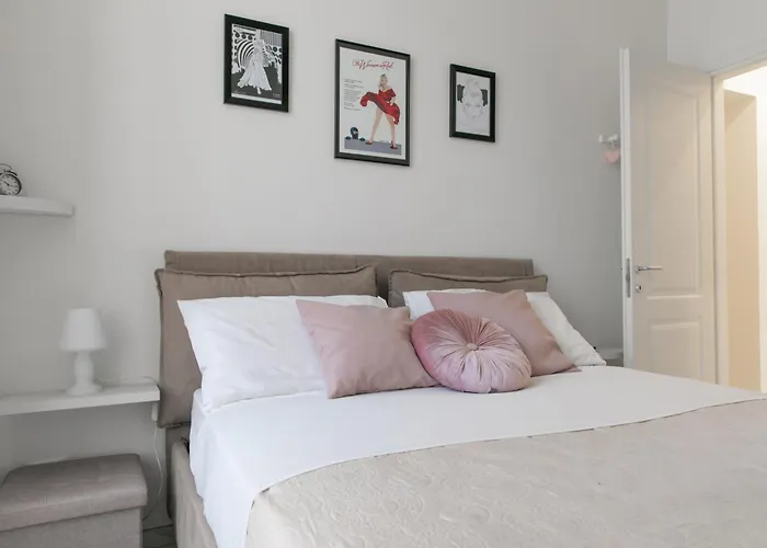 In Piazza Colombo A 300mt Dal Mare * Sanremo