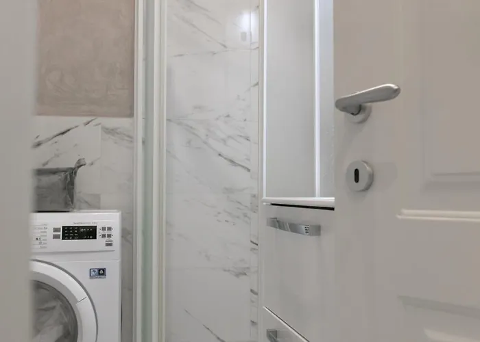 In Piazza Colombo A 300mt Dal Mare